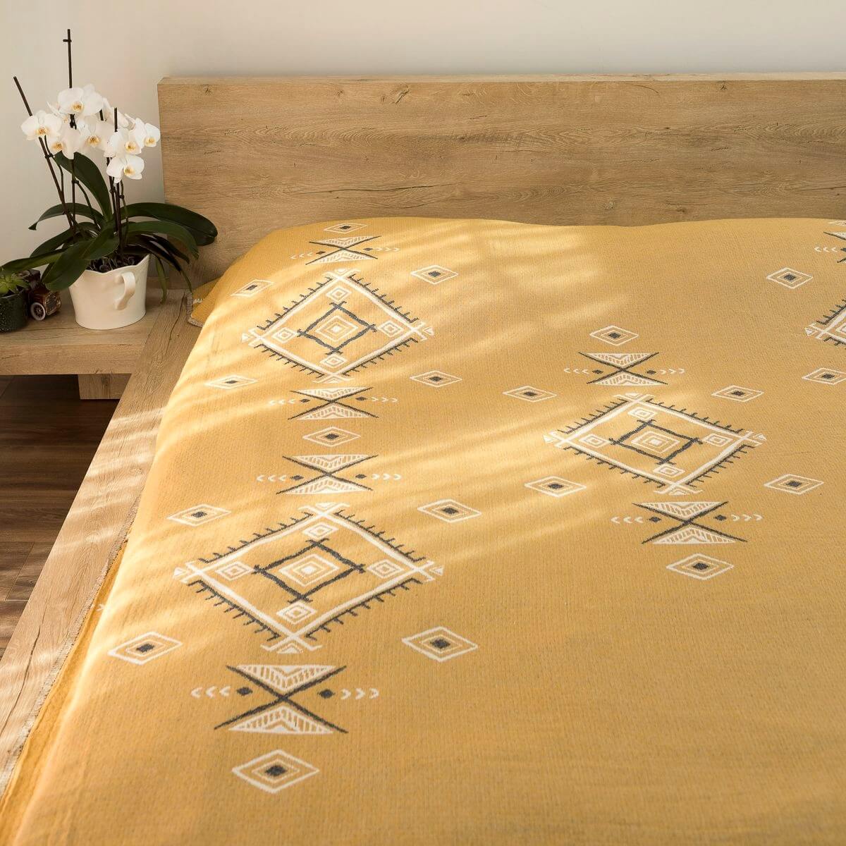 Jacquard Weave Ethnic Blanket in color made of 100% Turkish cotton Throw by buldano in Turkey