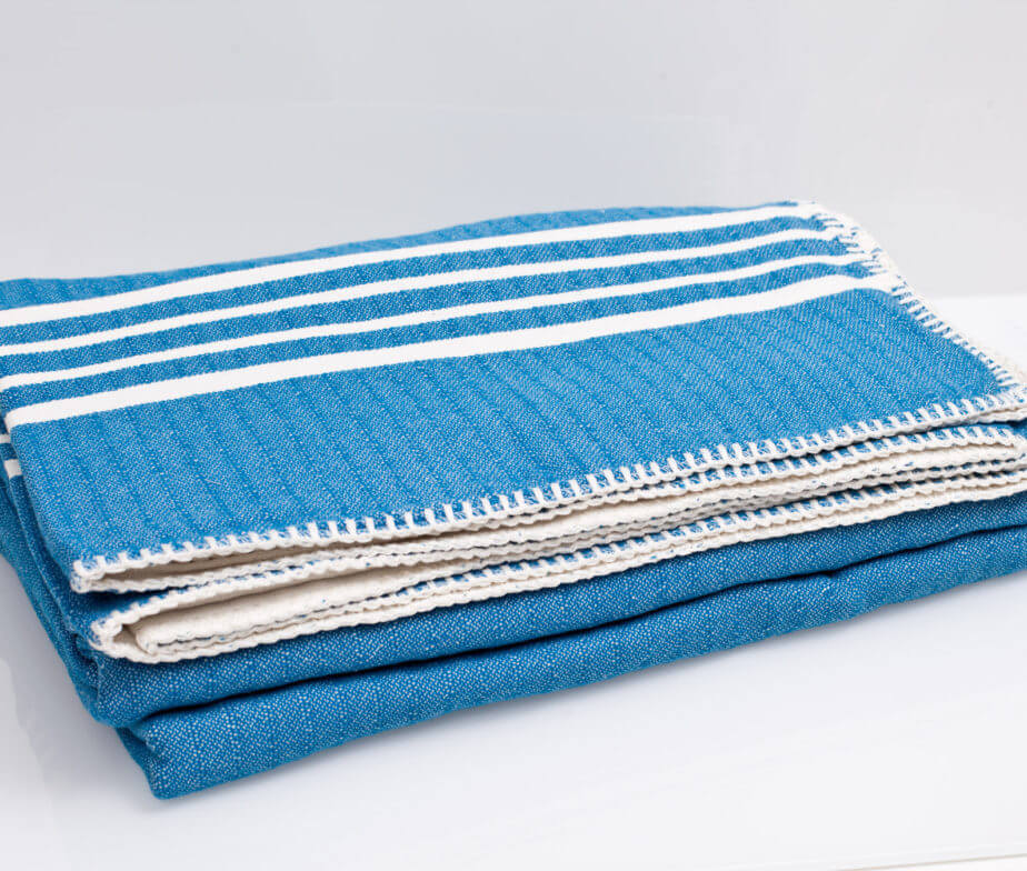 FARMHOUSE DOUBLE SIDED THROW in color made of 100% Turkish cotton Throw by buldano in Turkey